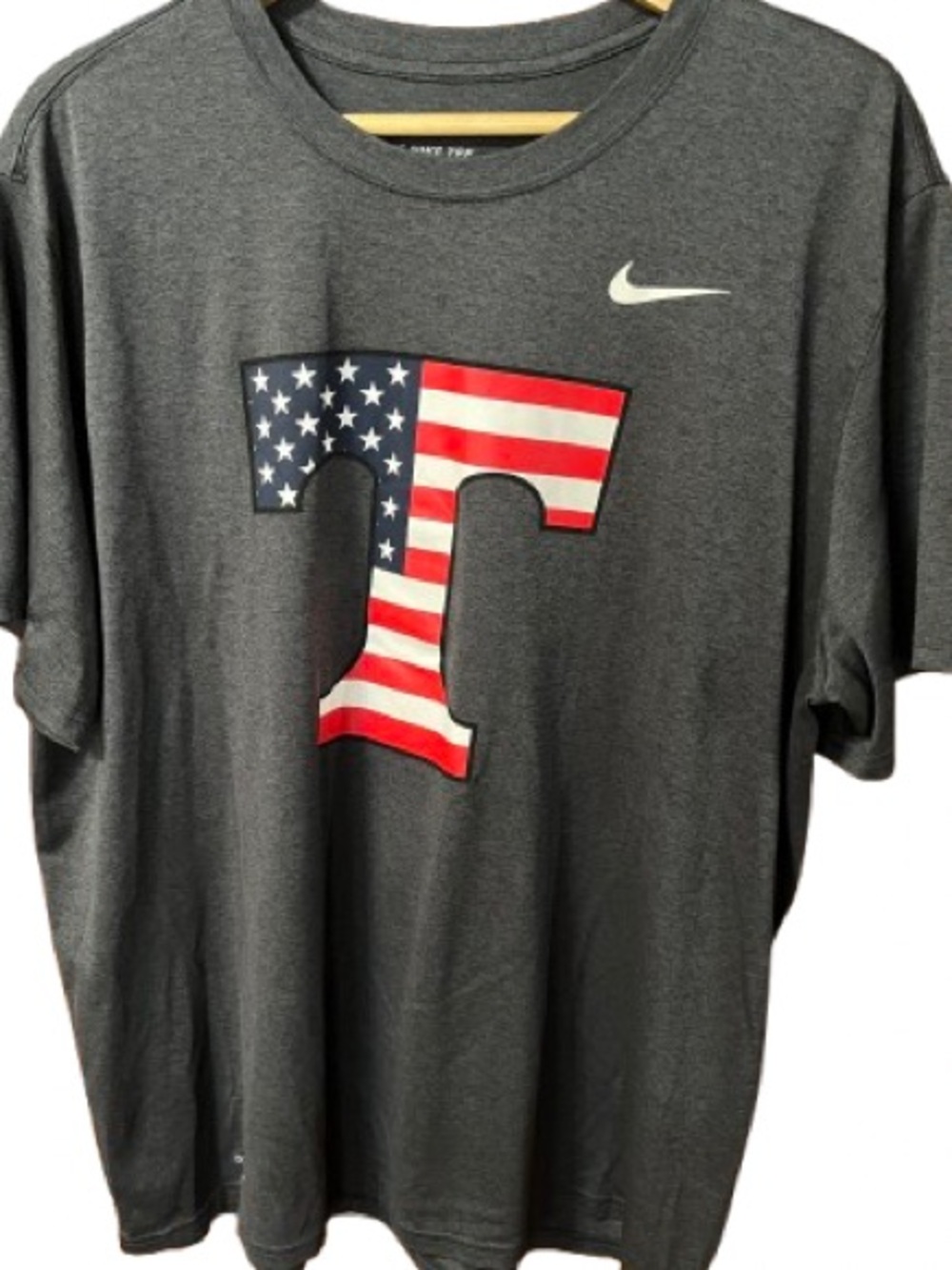 Nike Dri Fit Tennessee Short-Sleeve Tee with American Flag 'T' Graphic Size XXL
